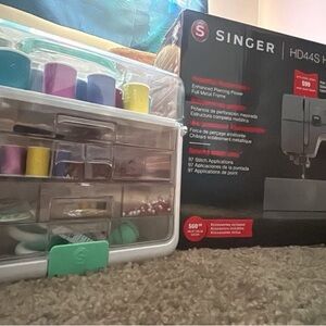 SINGER | HD44S Heavy Duty Sewing Machine w/ Singer Thread Kit